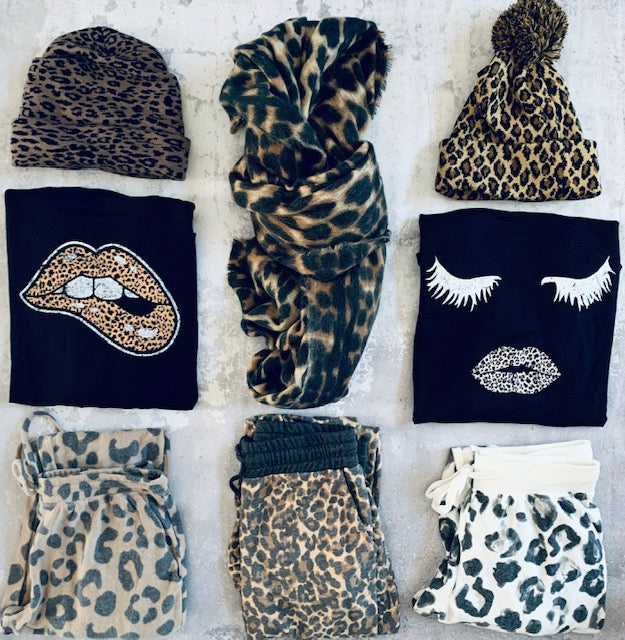 leopard-lips-pullover